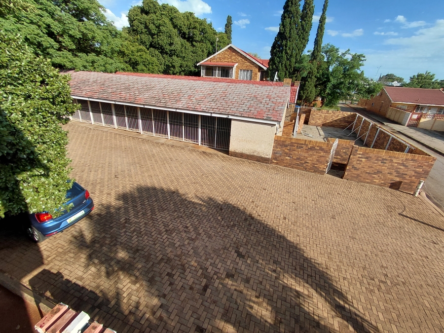 To Let 1 Bedroom Property for Rent in Adamayview North West